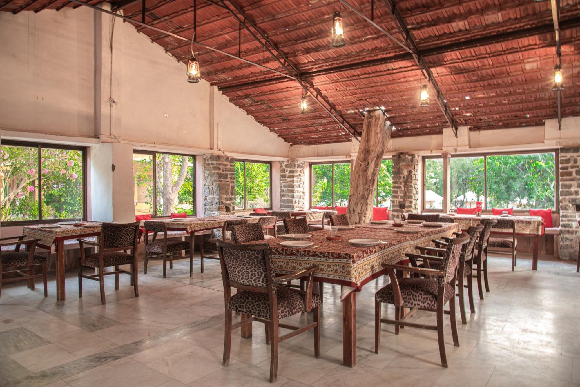 Sādri Shivika Lake Hotel Ranakpur מראה חיצוני תמונה