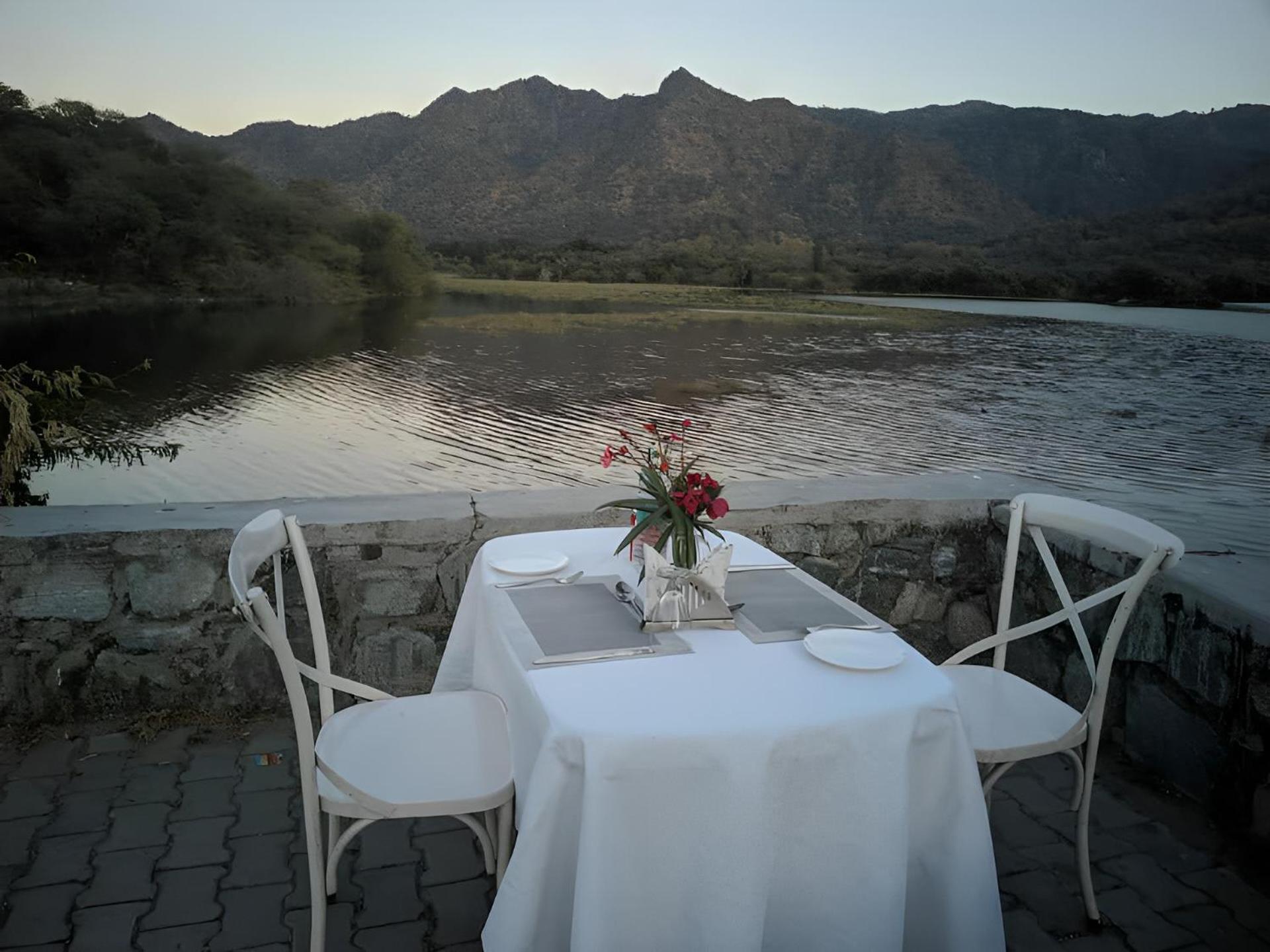 Sādri Shivika Lake Hotel Ranakpur מראה חיצוני תמונה